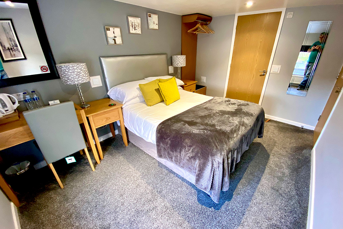 Ferryboat Inn bedroom